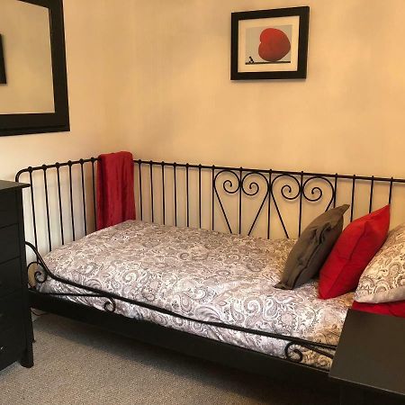 1 Silkin Serviced Accommodation ニュートン・エイクリフ エクステリア 写真